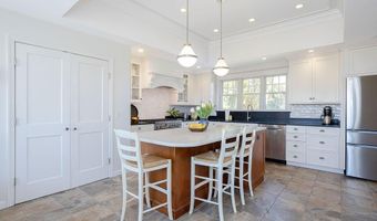 8 Key Ct, Newport, RI 02840