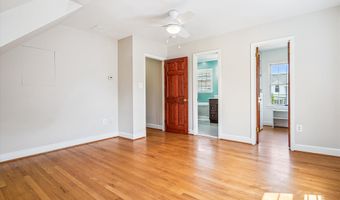 121 S FENWICK St, Arlington, VA 22204