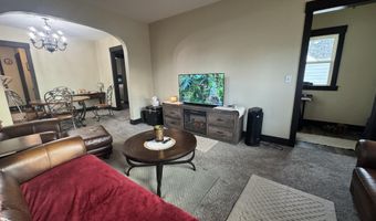 811 S Washington St, Aberdeen, SD 57401