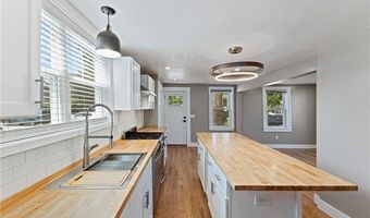 32 Richmond St 1, Bristol, RI 02809