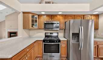 500 Glen Hollow Cir, Aurora, OH 44202