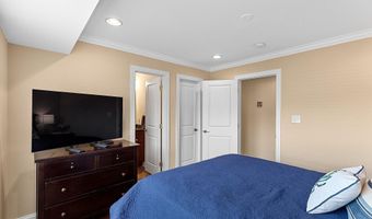 6932 ALPINE Dr, Annandale, VA 22003