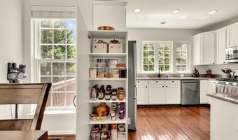 6747 APPLEMINT Ln, Alexandria, VA 22310