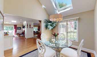 12 Lyndenwood Dr, Brookfield, CT 06804