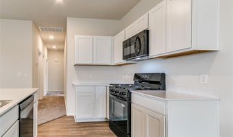 924 S Bear Ln, Mustang, OK 73064