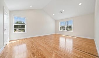 7 Betsey Williams Dr, Warwick, RI 02889