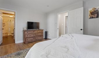 609 Beyer Dr, Bay St. Louis, MS 39520