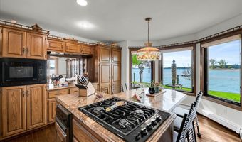 523 Lathrop Ave, Algonac, MI 48001