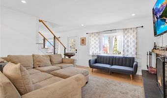 40 Rosner Ave, North Providence, RI 02904