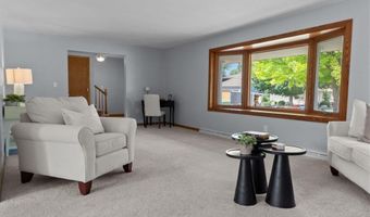 1330 N BRIARCLIFF Dr, Appleton, WI 54915