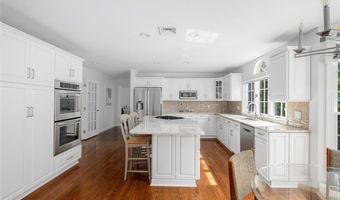 215 Watch Hill Dr, East Greenwich, RI 02818