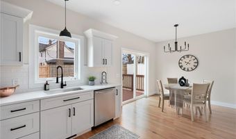 39 Winsor St, East Providence, RI 02914