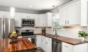 27 Galloping Brook Rd, Allentown, NJ 08501