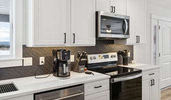 8370 Lakeview Rd, Alanson, MI 49706