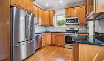 121 S FENWICK St, Arlington, VA 22204