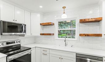 10 Chesterfield Lake Dr, Beaufort, SC 29906