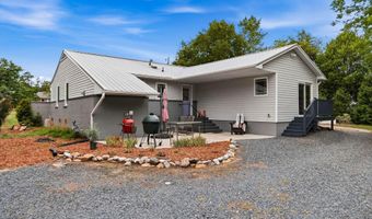 1302 Crest Dr, Aberdeen, NC 28315