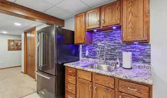 2012 Country Cove Ln, Altoona, IA 50009