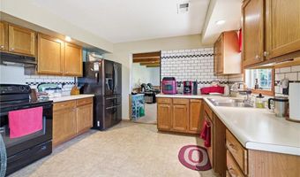 4 Skyline Dr, Adrian, MO 64720