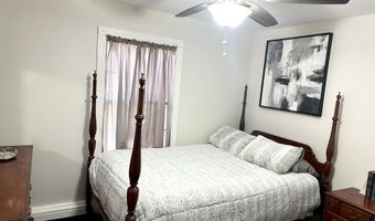 19 CENTER St, Barnegat, NJ 08005