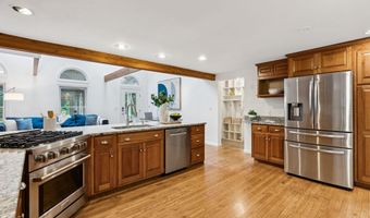43 Lakeside Dr, Falmouth, ME 04105