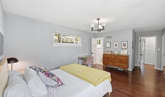5902 WILSON Ln, Bethesda, MD 20817