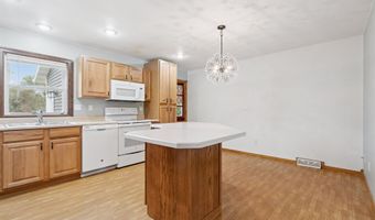 310 7th Ave SE, Dyersville, IA 52040