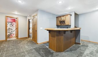 812 S 5th Ave, Brandon, SD 57005