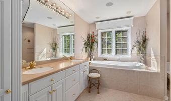 301 22nd St NW, Austin, MN 55912