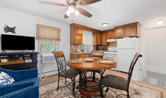 45 E St, Bristol, RI 02809