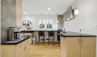 8906 TRANSUE Dr, Bethesda, MD 20817