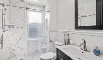 8 Bush St, Newport, RI 02840