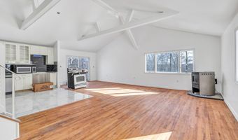 17 Stage Rd, Brookfield, CT 06804
