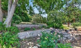 635 Chestnut St, Ashland, OR 97520