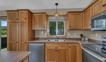 984 Waters Edge Cir, Avon, MN 56310
