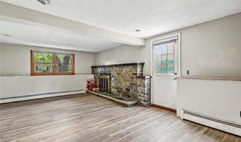 5 Tiffany Dr, Cumberland, RI 02864