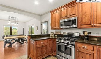 555 Highland Dr, Banner Elk, NC 28604
