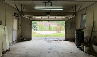 21 7th St, Auburn, ME 04210