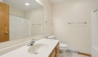 3354 N Stone Creek Cir, Madison, WI 53719