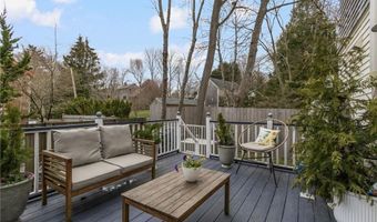 5 Conrad Ct, Newport, RI 02840