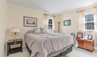 44 Devonshire Ct, Middletown, NJ 07748