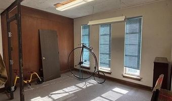 735 Park Dr, Alton, IL 62002