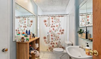 23096 W Lake Shore Dr, Antioch, IL 60002