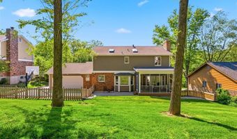 180 Spring Oaks Dr, Ballwin, MO 63011