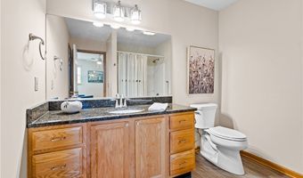 2800 Hartford Ln, Akron, OH 44312