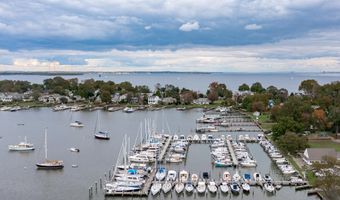 45 E LAKE Dr, Annapolis, MD 21403
