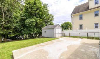 206 Ridgefield Ave, Bridgeport, CT 06610