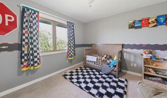926 8th Ave NW, Altoona, IA 50009