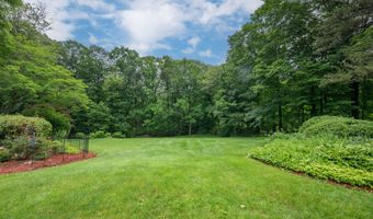 117 Long Meadow Hill Rd, Brookfield, CT 06804