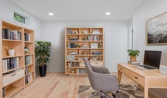 8463 MONARCH Ct, Annandale, VA 22003